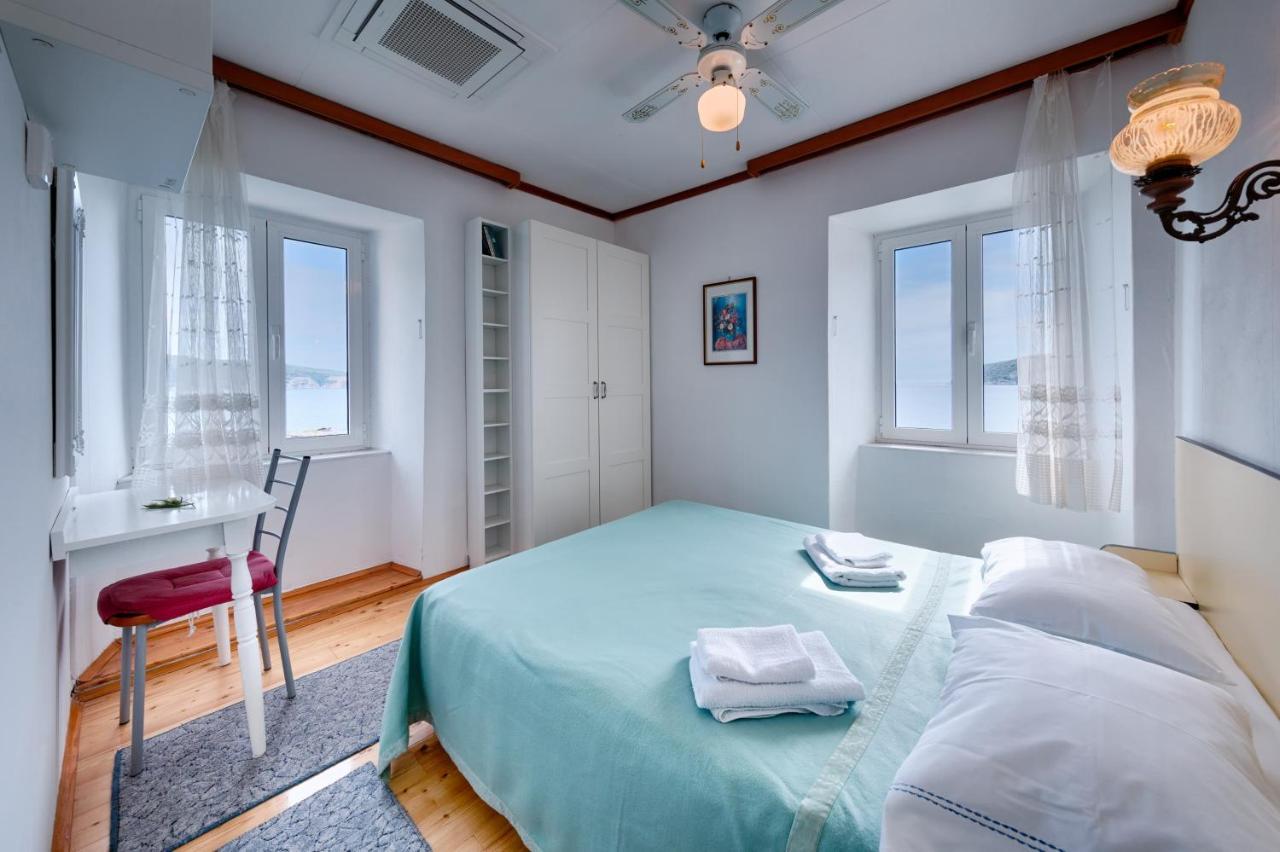 Apartments And Rooms By The Sea Komiza, Vis - 2431 Exterior photo