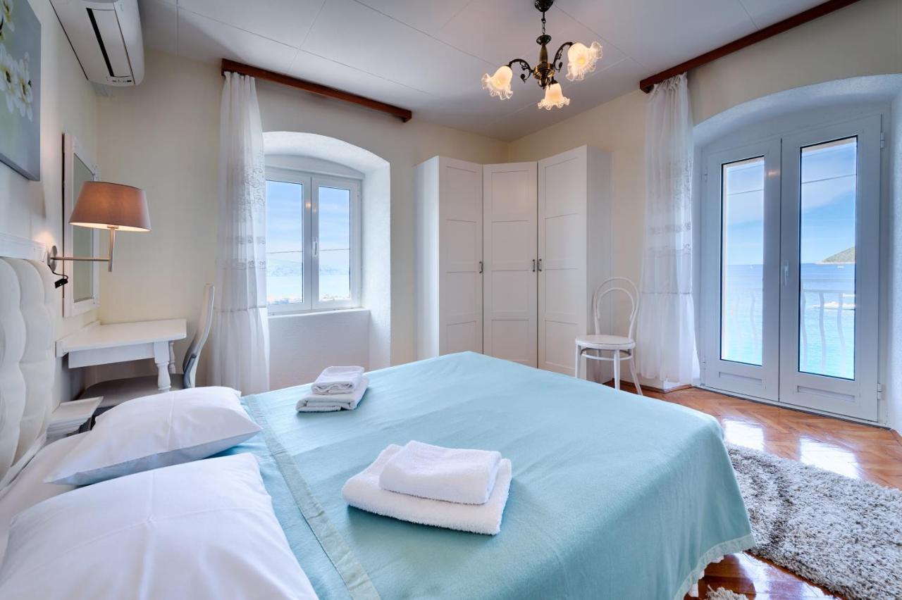 Apartments And Rooms By The Sea Komiza, Vis - 2431 Exterior photo